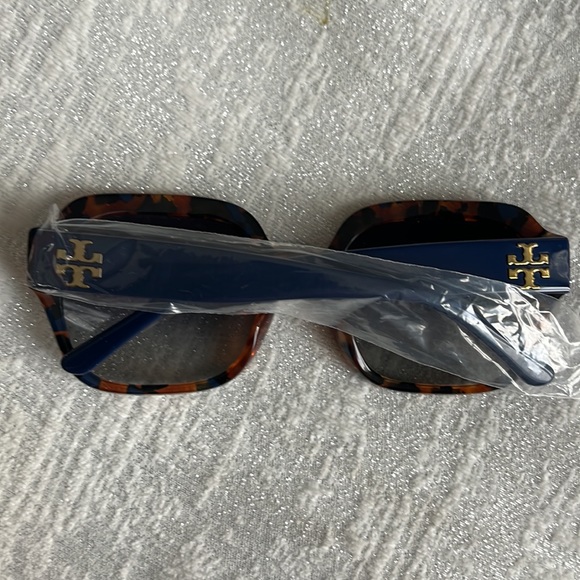BRAND NEW Tory Burch sunglasses - Picture 2 of 2